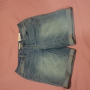 Womans shorts size 5 nwt